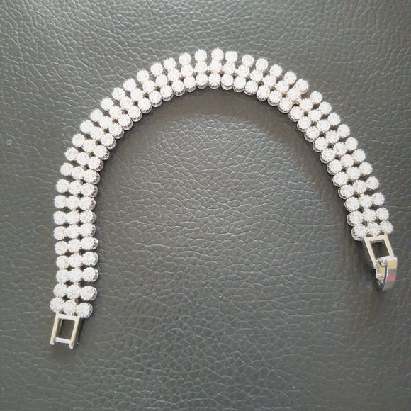 Beautiful white crystal stone bracelet - Picture 3 of 8